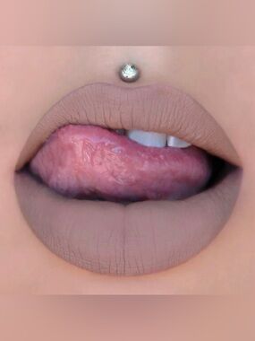Jeffree Star Velour Liquid Lipstick in Posh Spice
